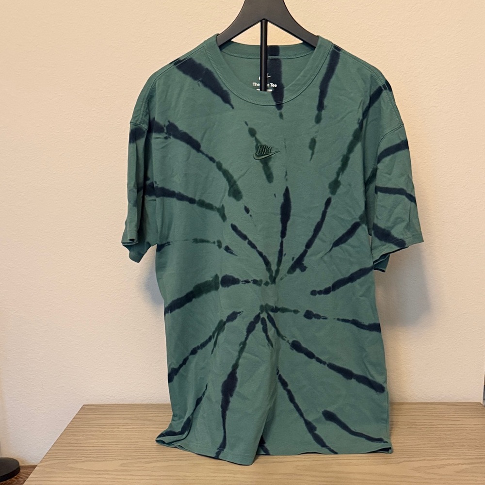 Nike Men's Green and Black Tie-Dye Tee